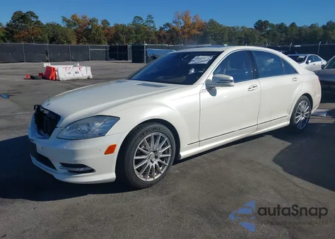 2012 Mercedes-Benz S 550 z USA, uszkodzony, nr VIN WDDNG7DB3CA477676